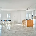 Amal * Aliki (Paros)