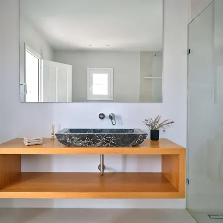 Amal Villa Alikí