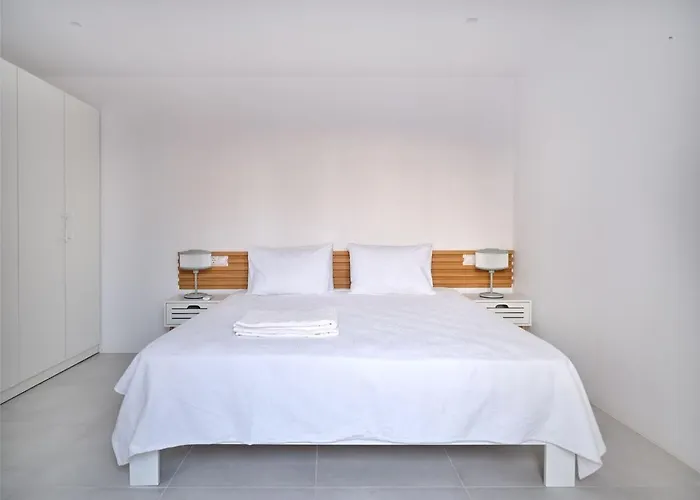 فيلة Amal Alikí